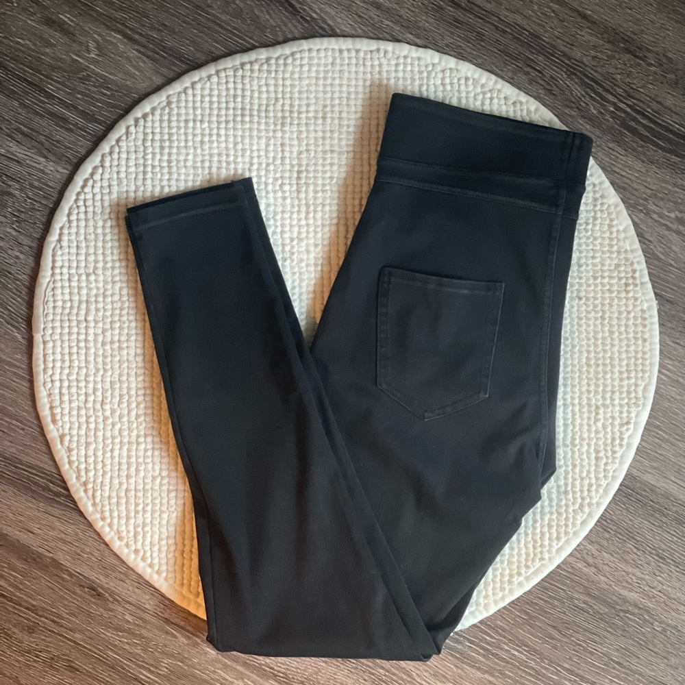 HALARA Black Leggings/Pants with Pockets